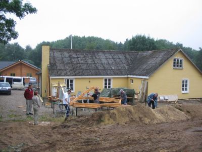 Den første udendørspavillon lægges an