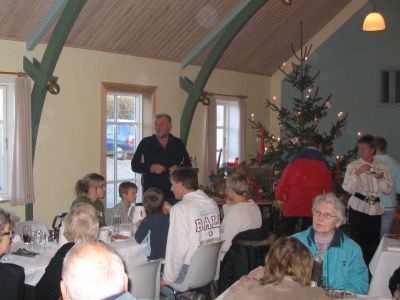  Jørgen Tomat bød velkommen på bestyrelsens vegne og lovede, at Karl Jensen om mange år vil komme til at stå i et hjørne af festsalen - udstoppet!