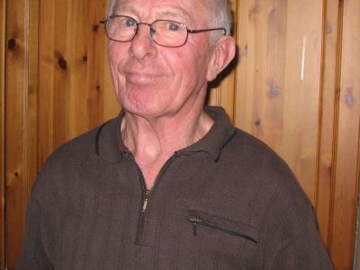  Karl Jensen læste Vera Mortensens fødselsdagshilsen og fortalte om Gantrups historie